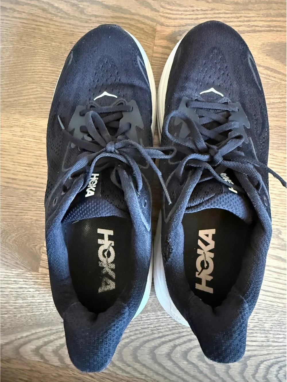 Hoka One Women's Clifton 10 Sneakers Size 9B Black with White Sole